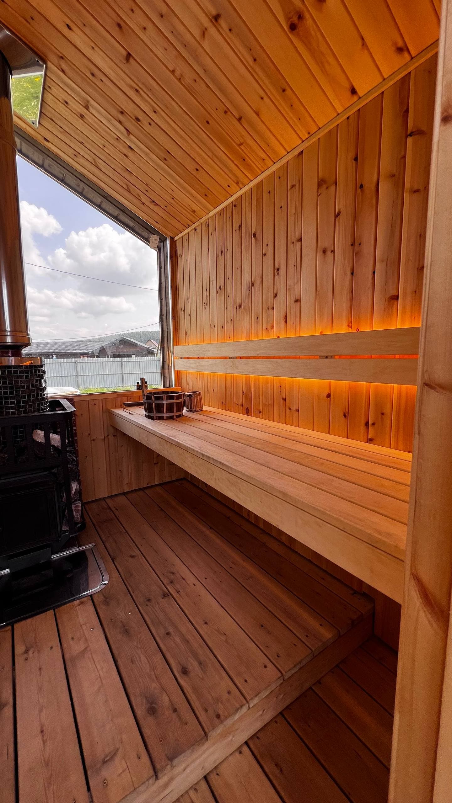 Парилка из кедра с тёплой подсветкой